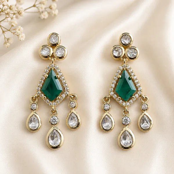 Kundan Classic Earring with Green Stone