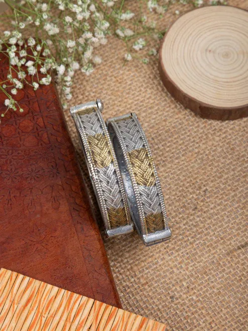 Priya Large Size Zigzag Dual Tone Jali Kada Pair
